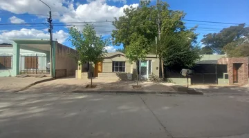 venta de casa mas departamentos en Juana Koslay
