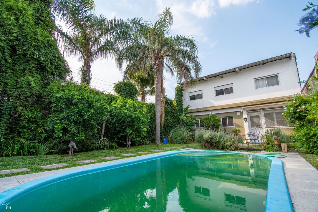 CASA EN VENTA TRES DORMITORIOS BARRIO ALVEAR