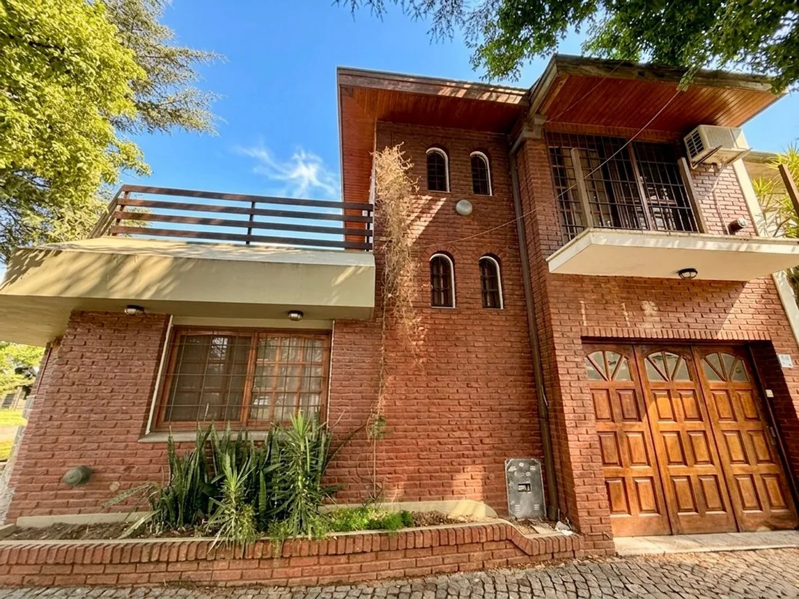 Casa en venta en Quilmes, foto 2