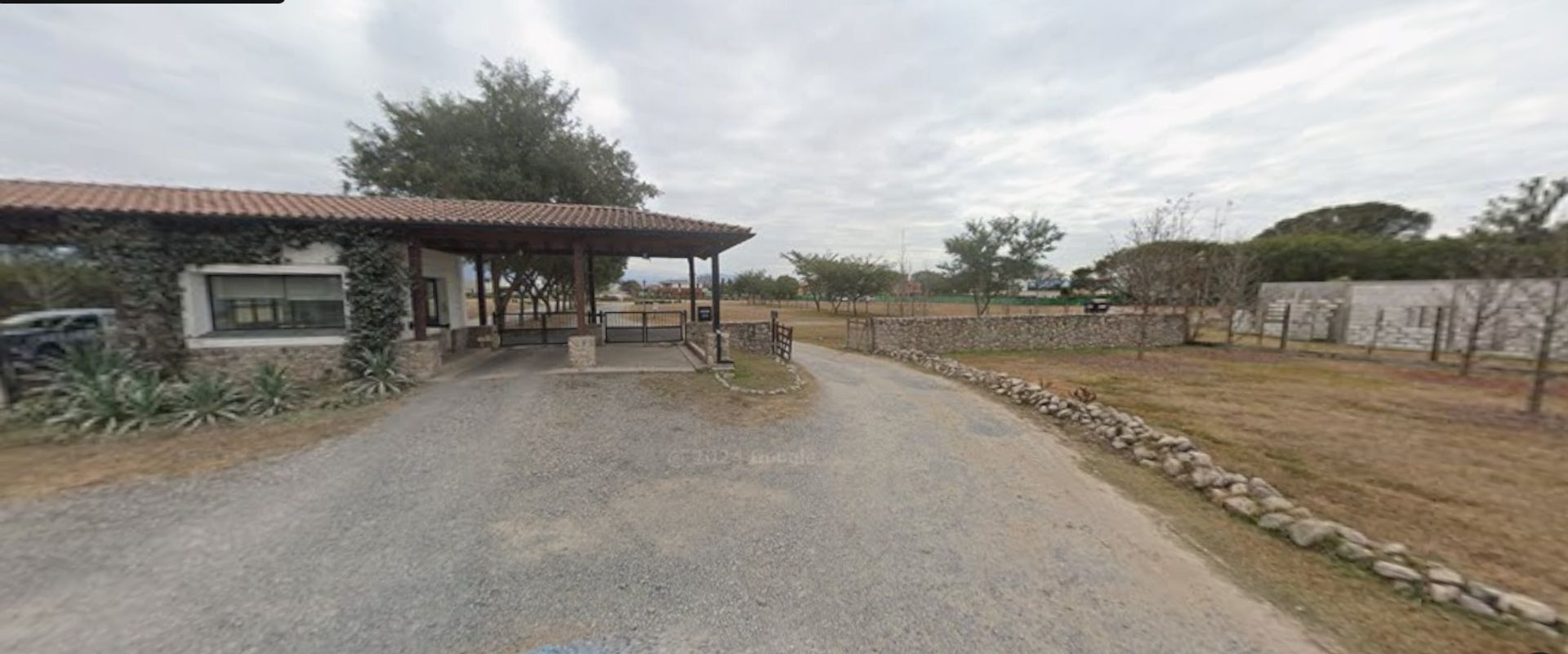 TERRENO VENTA DE 1142M2 FRENTE A AEROPUERTO - foto 4