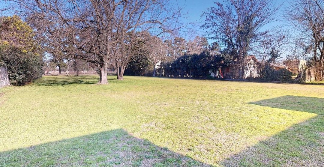 Lote Amplio a la venta en Robles Del Monarca