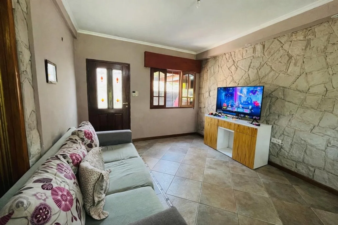 Casa de 4 ambientes en venta en Longchamps, Roberto Payró 2700, foto 2