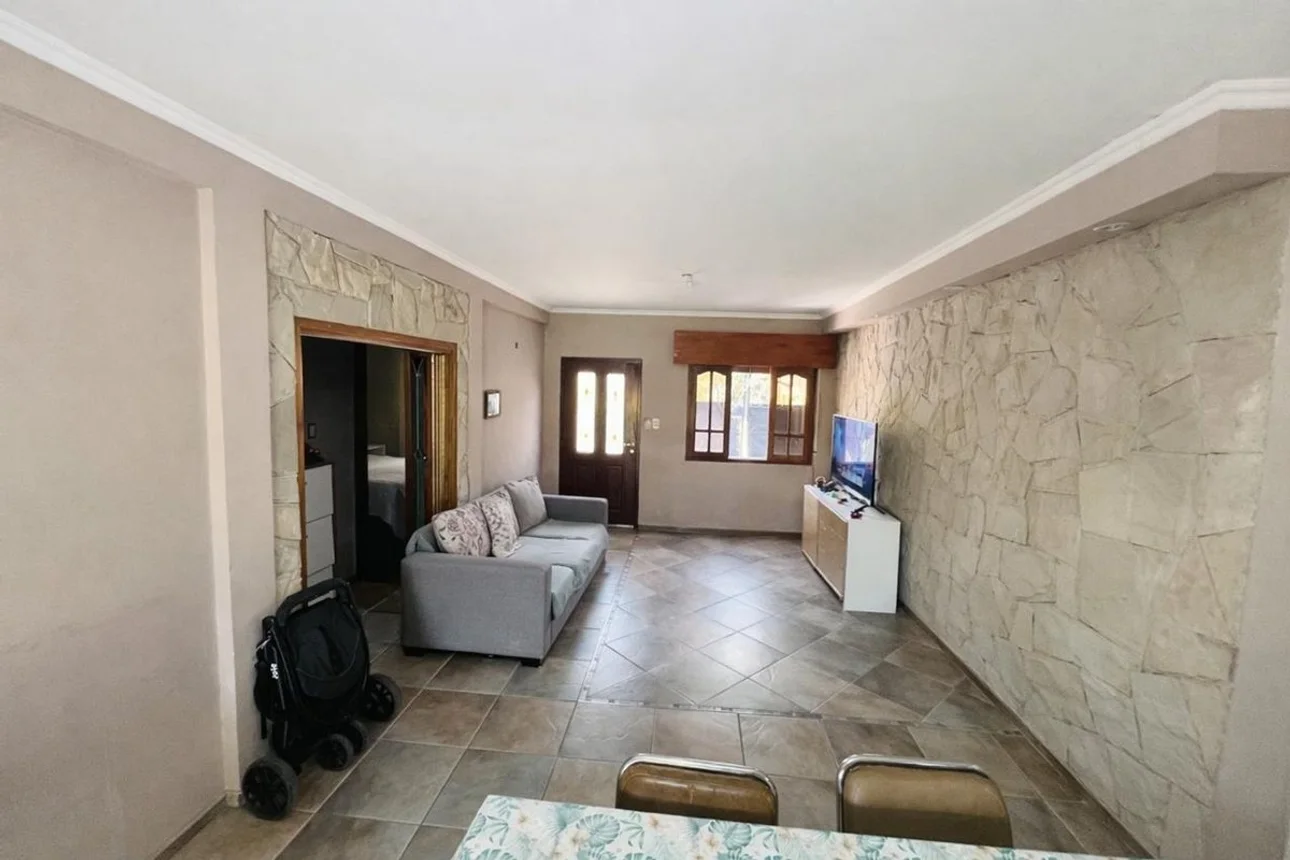 Casa de 4 ambientes en venta en Longchamps, Roberto Payró 2700, foto 3