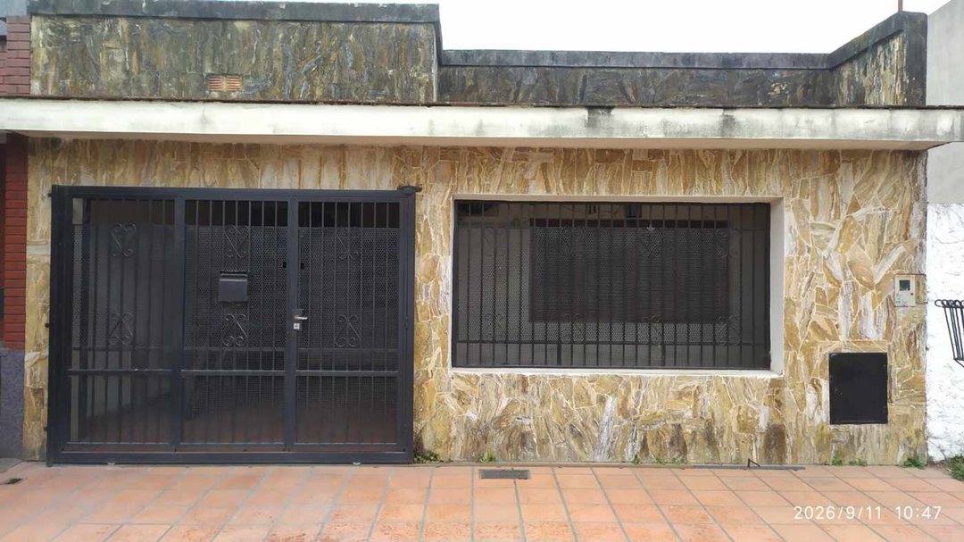 VENTA CASA 3 D. B° FEPUT SMT. A MTS DE AV. AMERICA