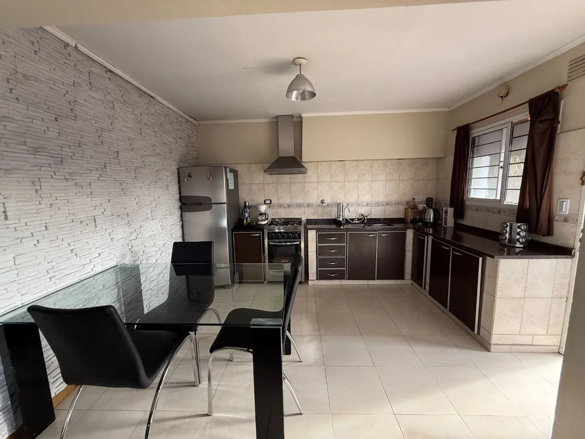 Casa de 7 ambientes en venta en Gerli, Carabelas 1900