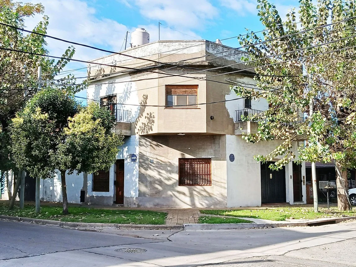 Casa de 7 ambientes en venta en Santos Lugares, Tornquist 1200