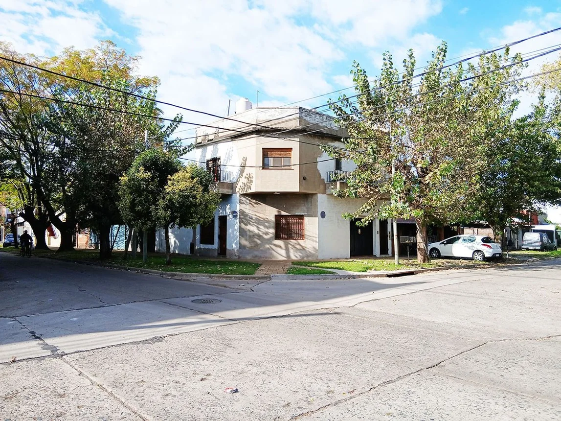 Casa de 7 ambientes en venta en Santos Lugares, Tornquist 1200, foto 2