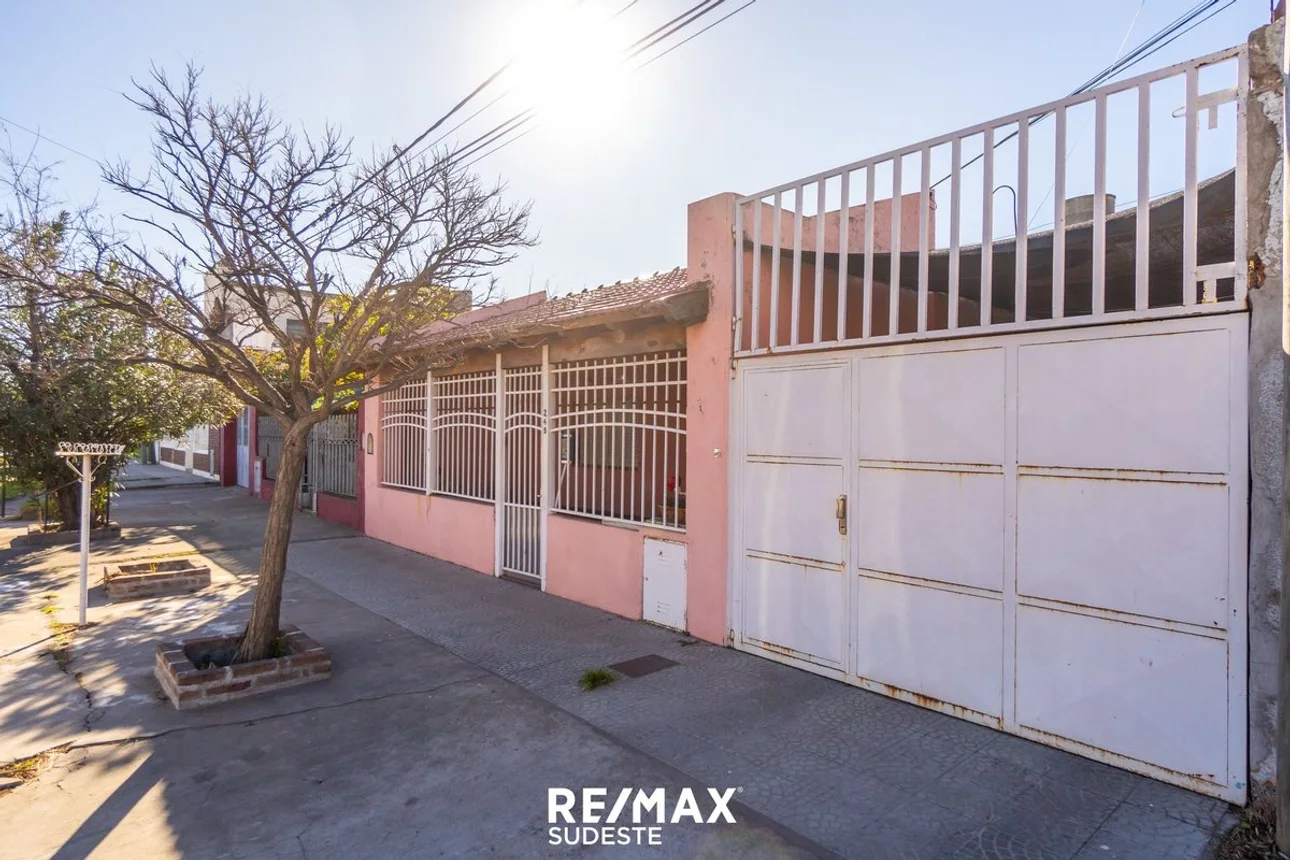 Casa de 4 ambientes en venta en Bahía Blanca, Catamarca 200, foto 3