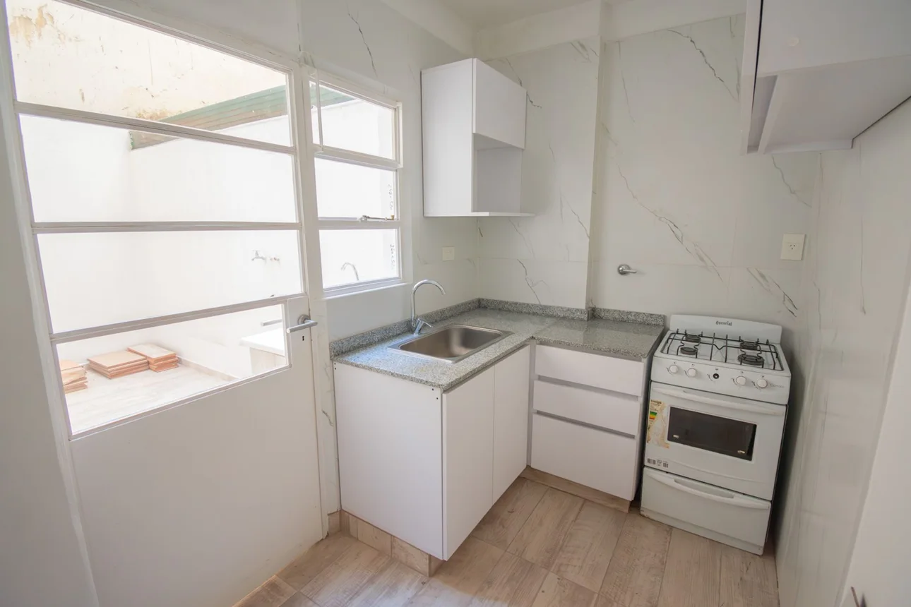 Departamento de 3 ambientes en venta en Balvanera, Sarmiento 2000