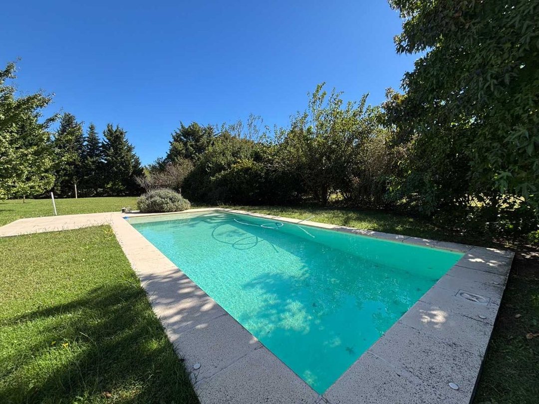 CASA EN VENTA EN BRAGADO CON PILETA