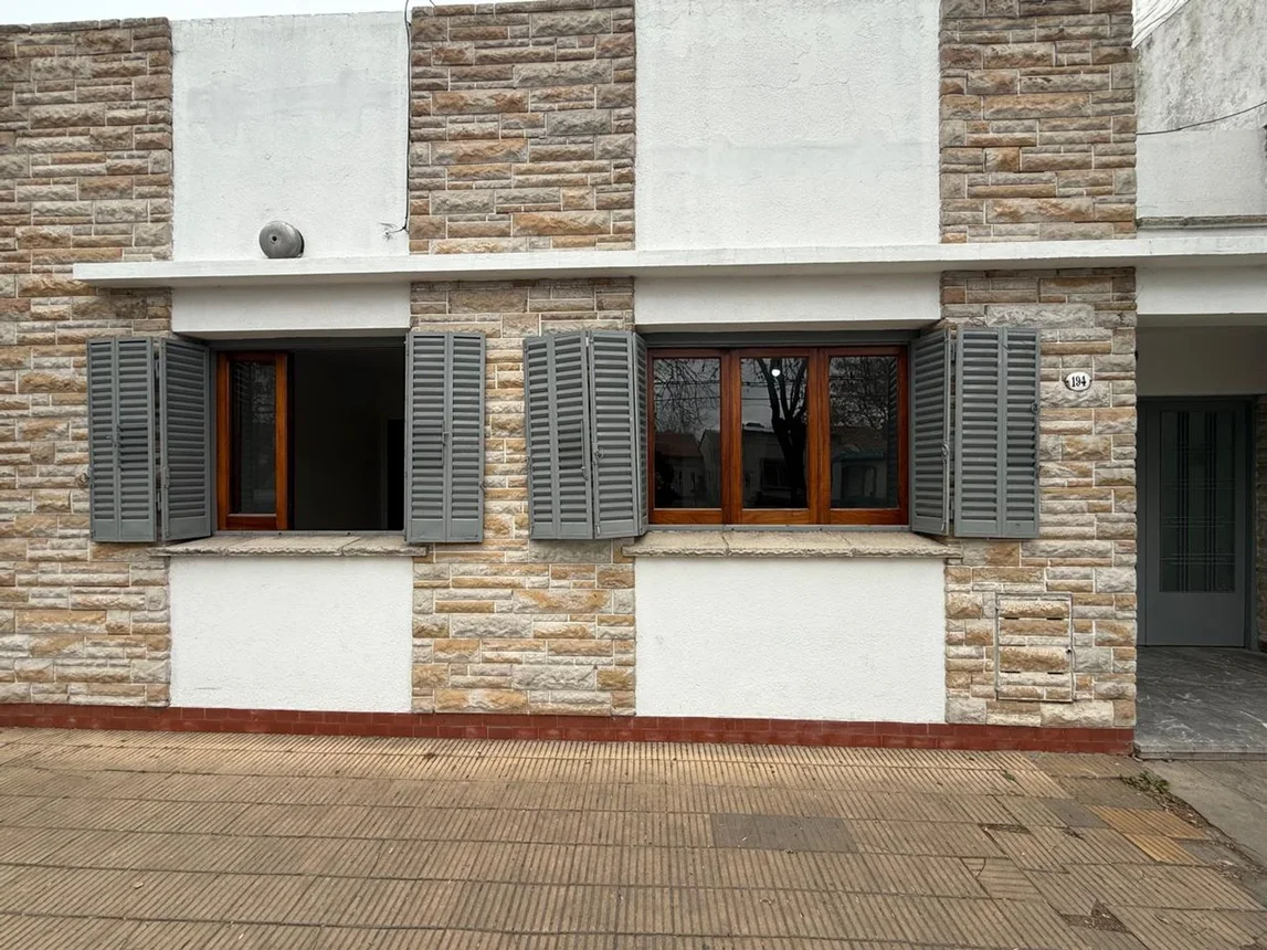 Casa de 4 ambientes en venta en Llavallol, Luzuriaga 100, foto 2