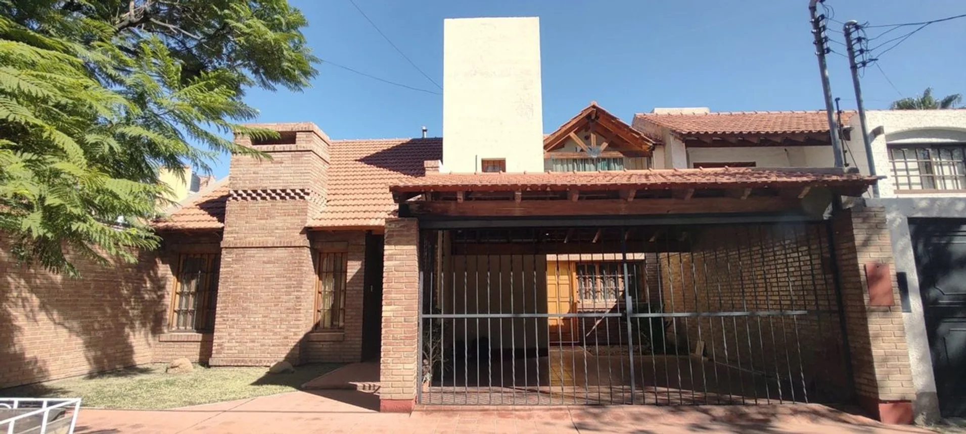 Casa de 5 ambientes en venta en Guaymallén, Lafinur 1300