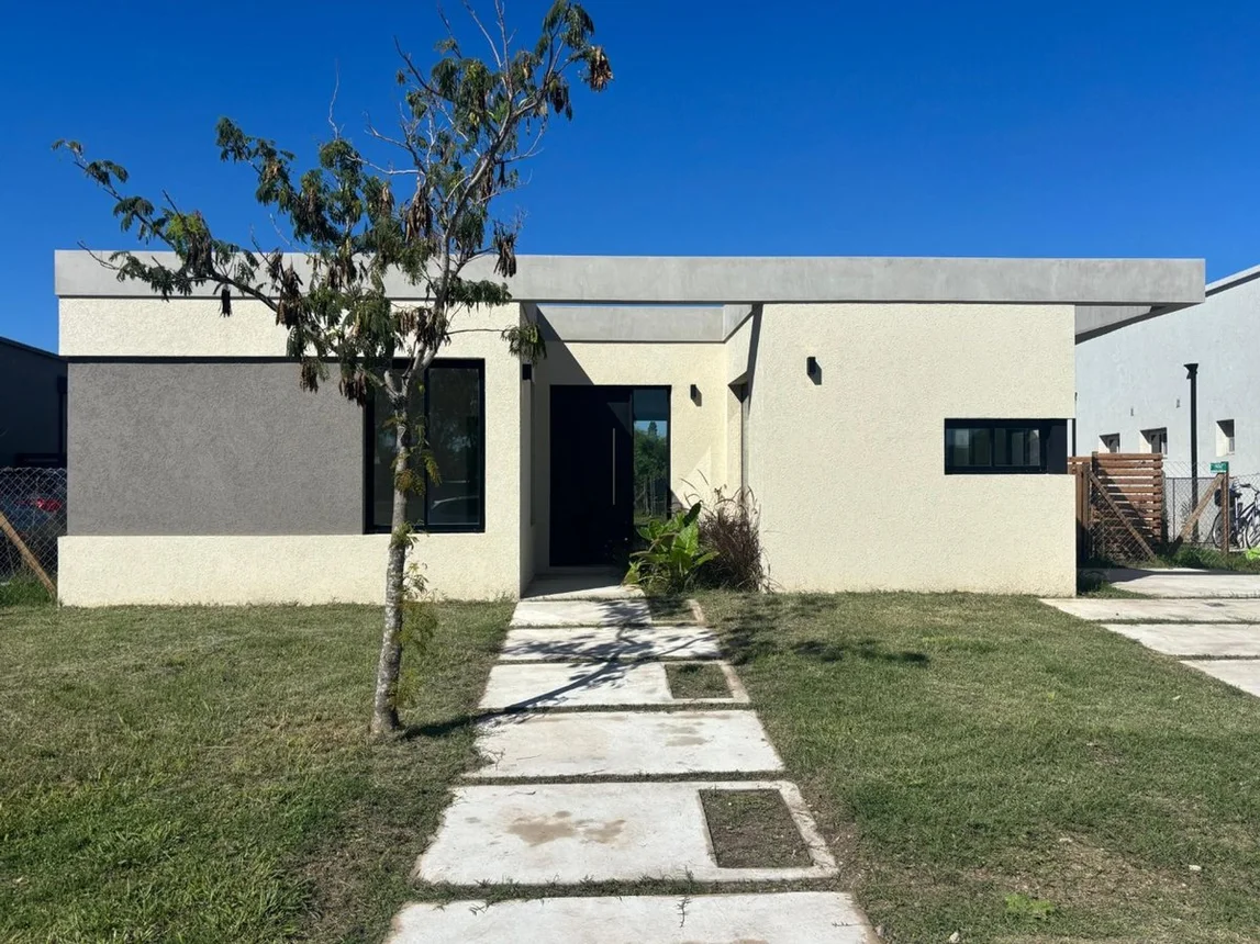 Casa en venta en Pilar