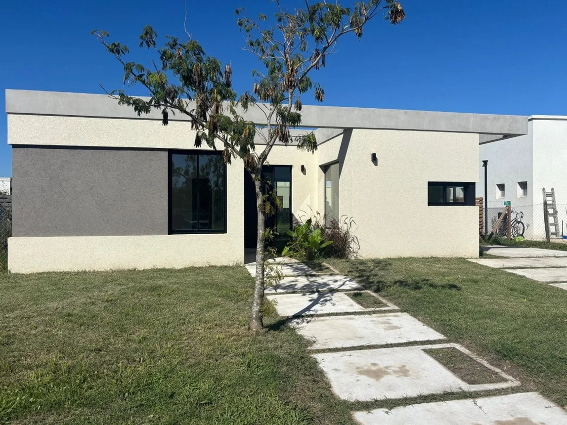 Casa en venta en Pilar, foto 2