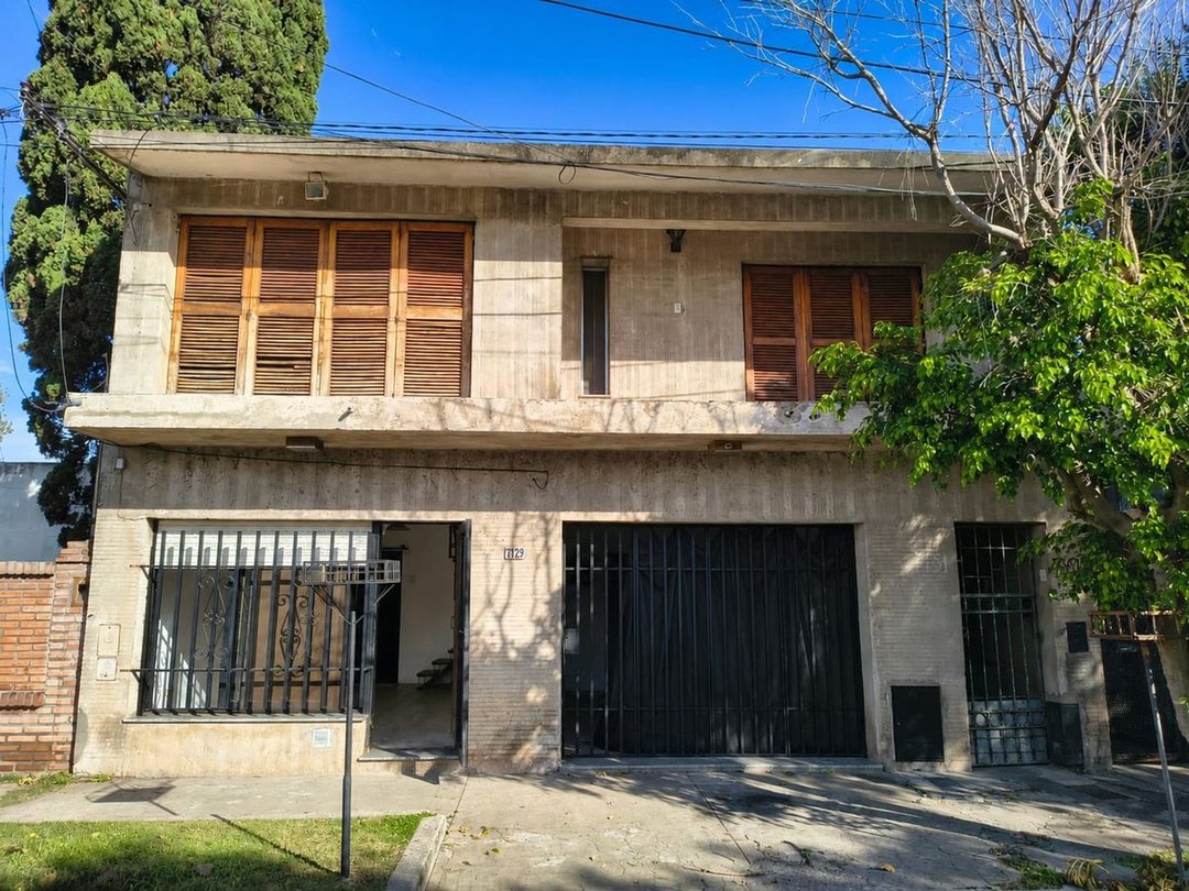 CASA EN VENTA 2 DORMITORIOS COCHERA BELGRANO
