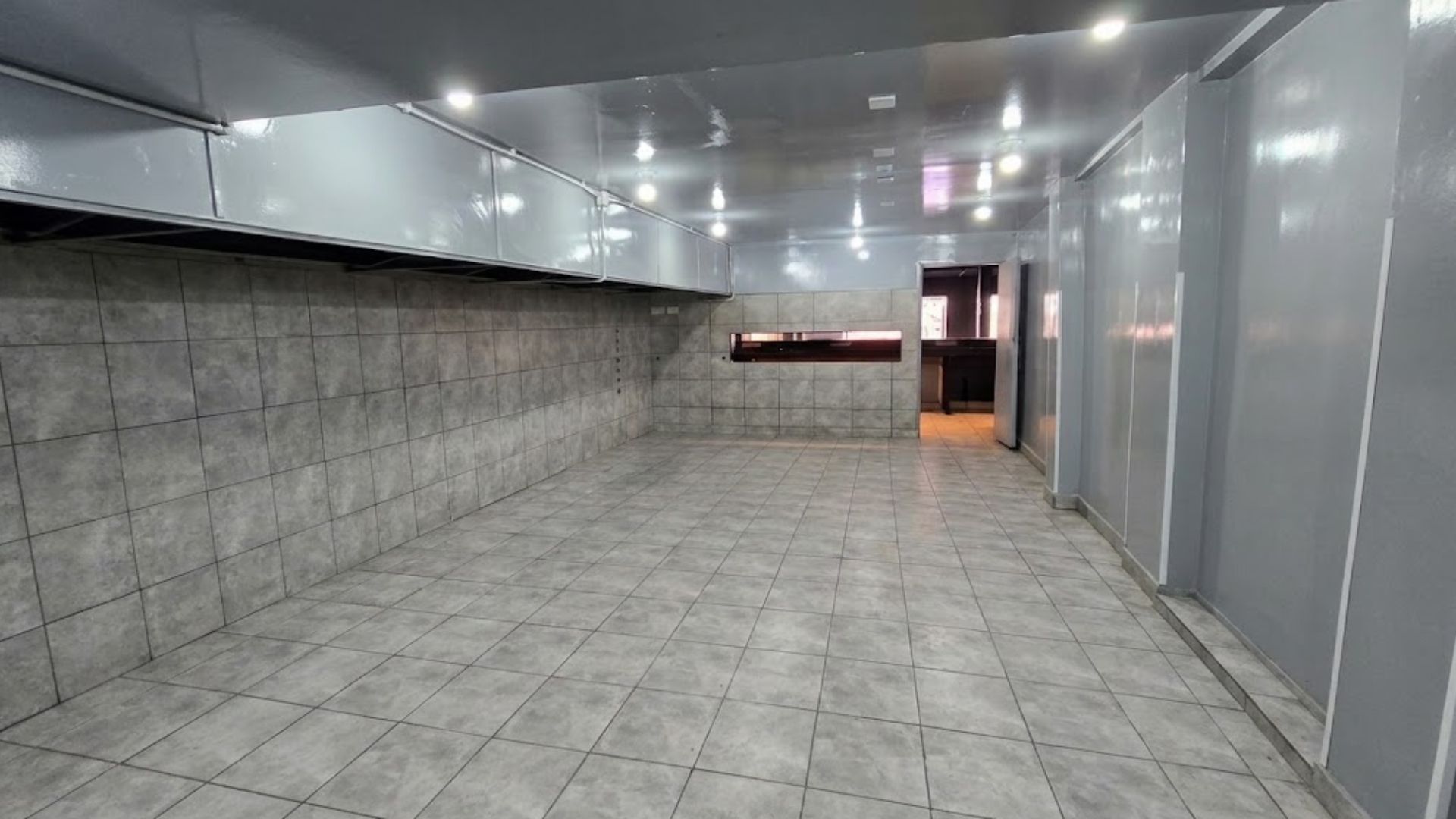 VENTA LOCAL AVENIDA REYES CATOLICOS TRES CERRITOS - foto 6