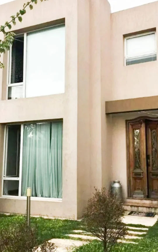 Casa de 6 ambientes en venta en Morón, Humaita 800