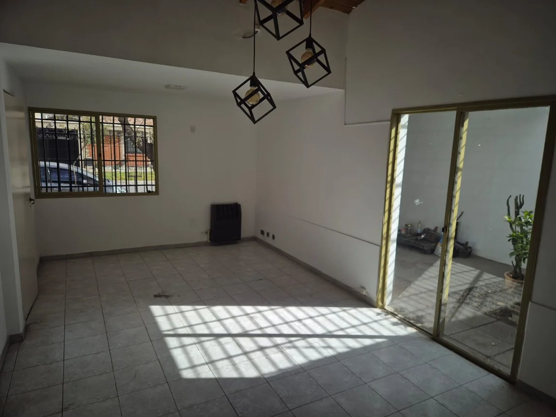 Casa de 5 ambientes en venta en Guaymallén, Pedro B. Palacios 400, foto 2