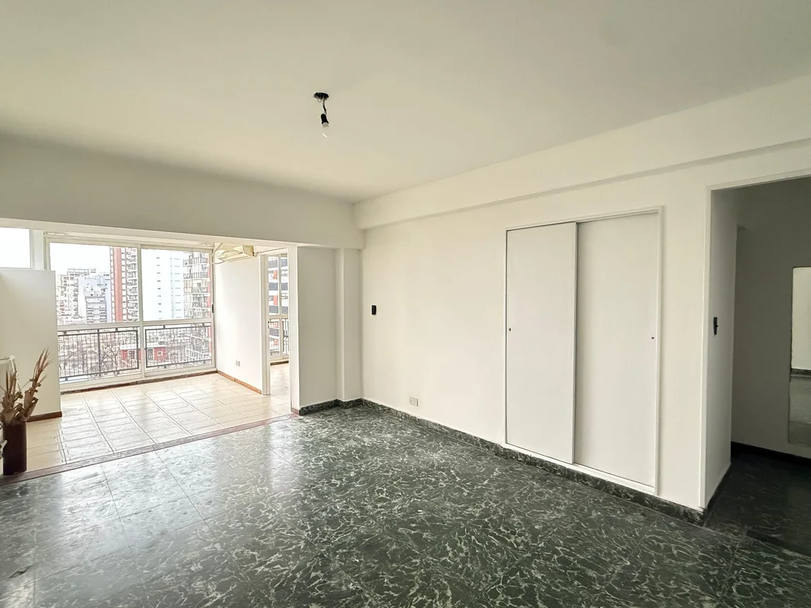 Departamento de 3 ambientes en venta en San Cristóbal, Sarandí 1200