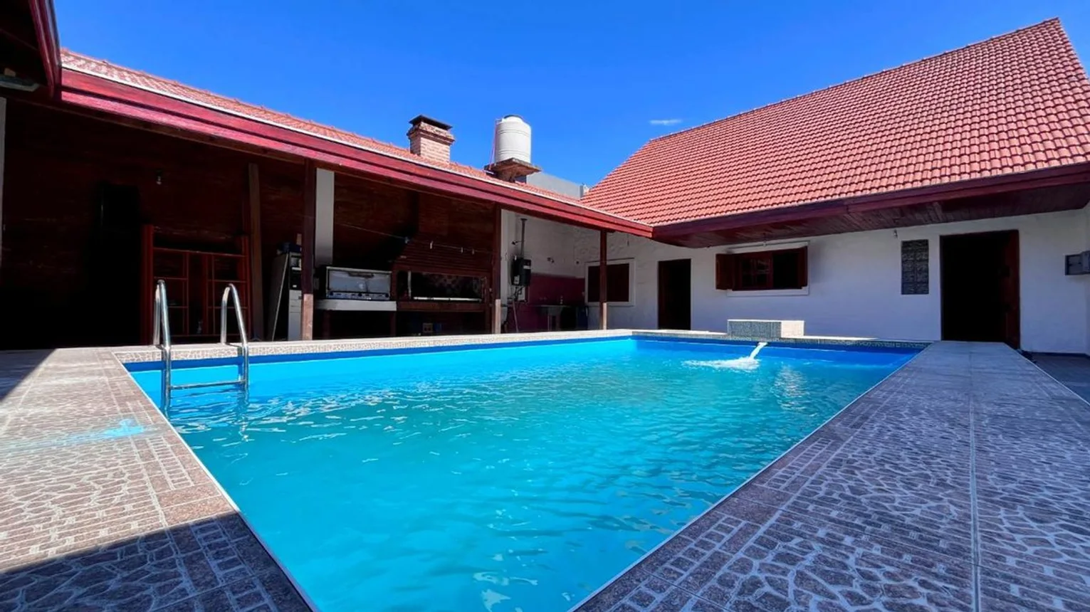 Casa de 6 ambientes en venta en Lomas de Zamora, Matheu 900