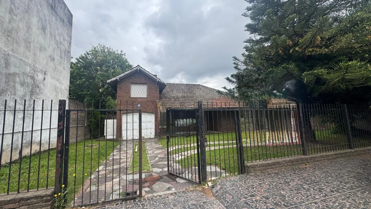 Casa de 4 ambientes en venta en Florencio Varela, Hipolito Irigoyen 200, foto 3