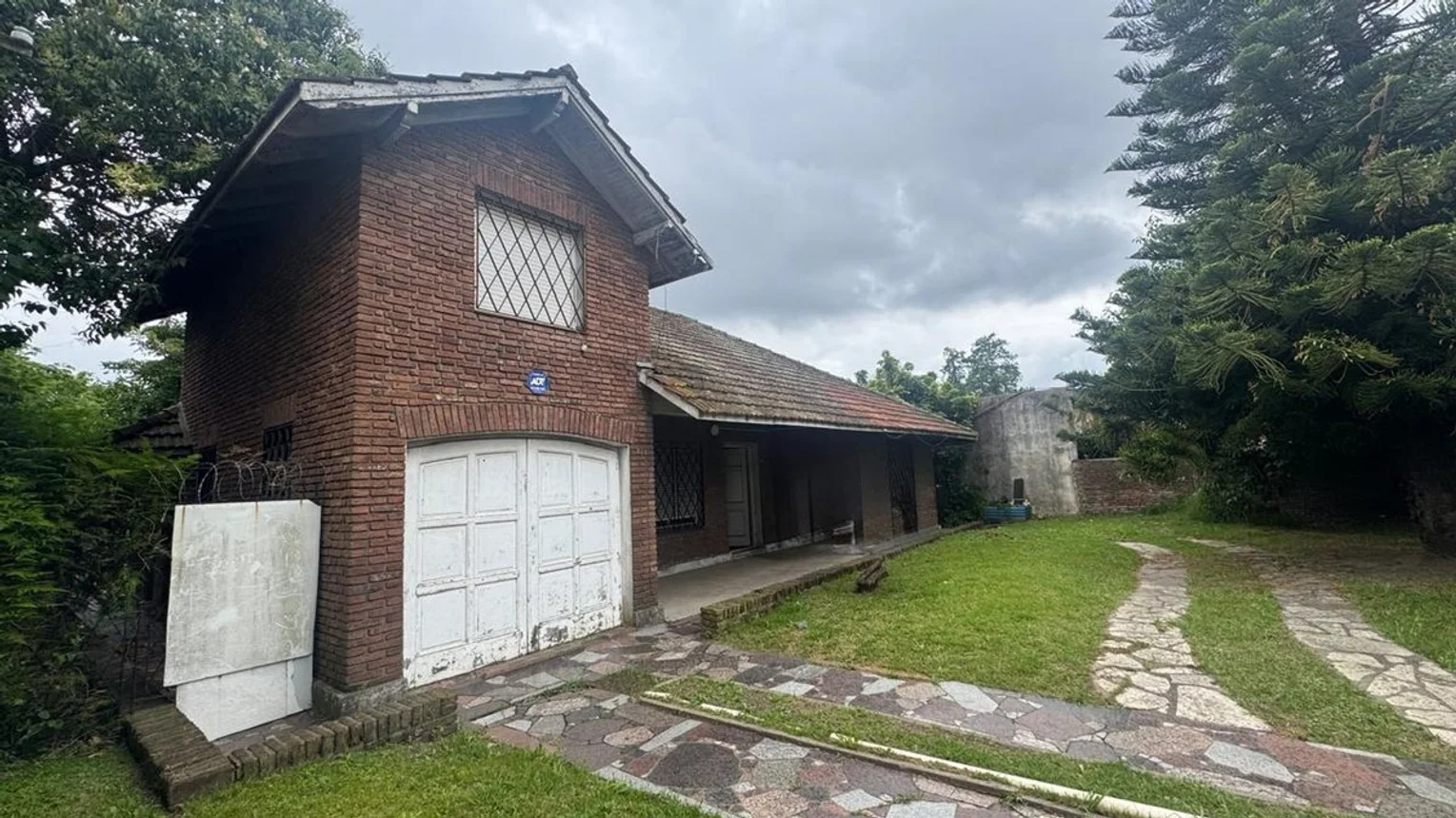 Casa de 4 ambientes en venta en Florencio Varela, Hipolito Irigoyen 200, foto 2