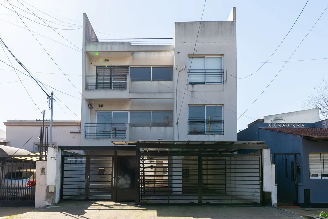 Departamento de 3 ambientes en venta en Villa Luzuriaga, Zapiola 100
