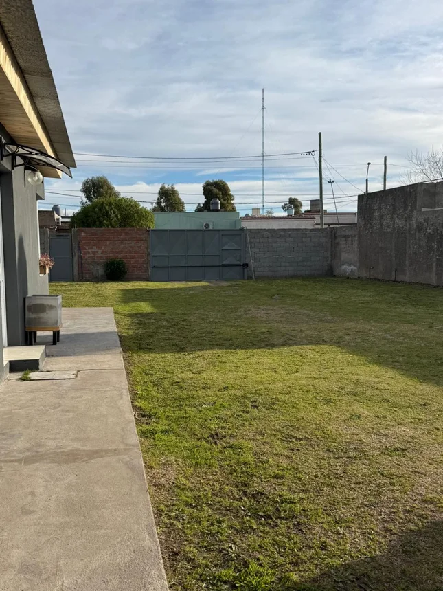 Venta- casa mas galpon en amplio lote-, foto 3