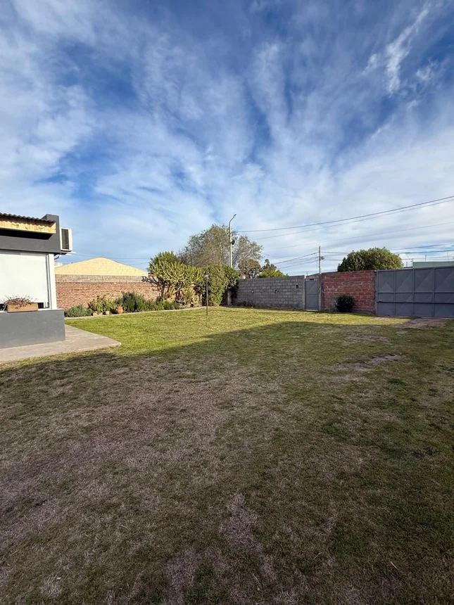 Venta- casa mas galpon en amplio lote-, foto 4