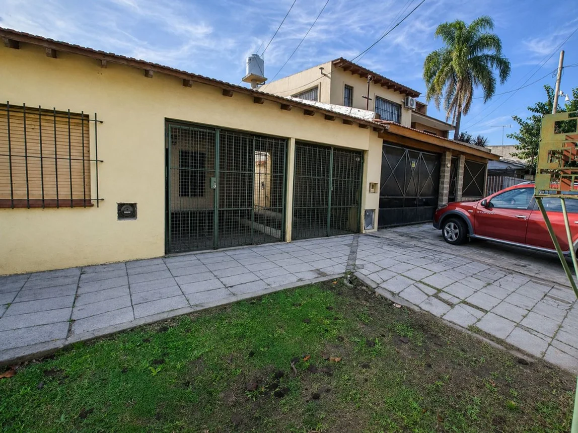 Casa en venta en Llavallol, Jacinto Viera 400