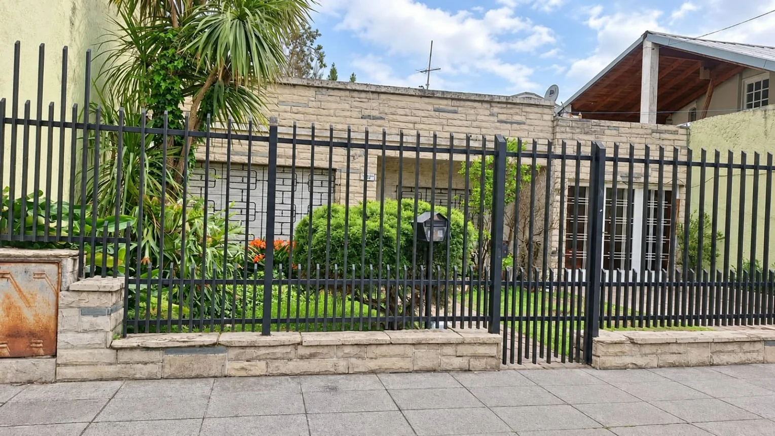 Casa de 3 ambientes en venta en Morón, Juan José Castaños 900