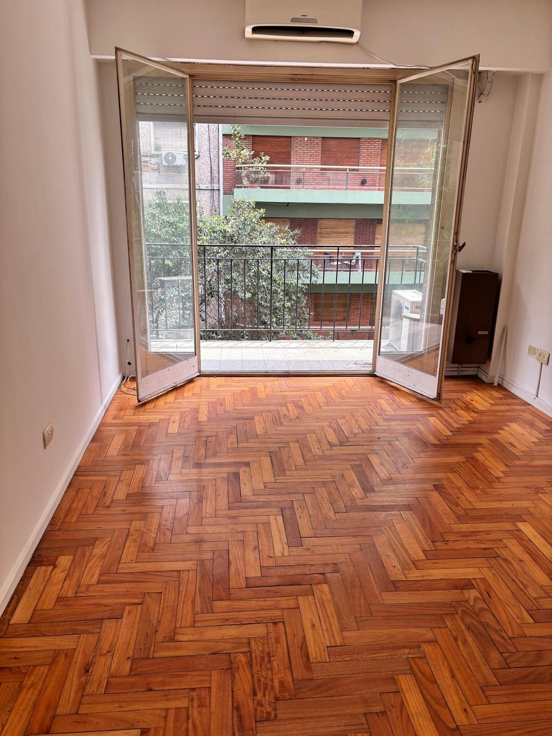 VENTA  2 Amb. al FRENTE con BALCON. BARRIO NORTE