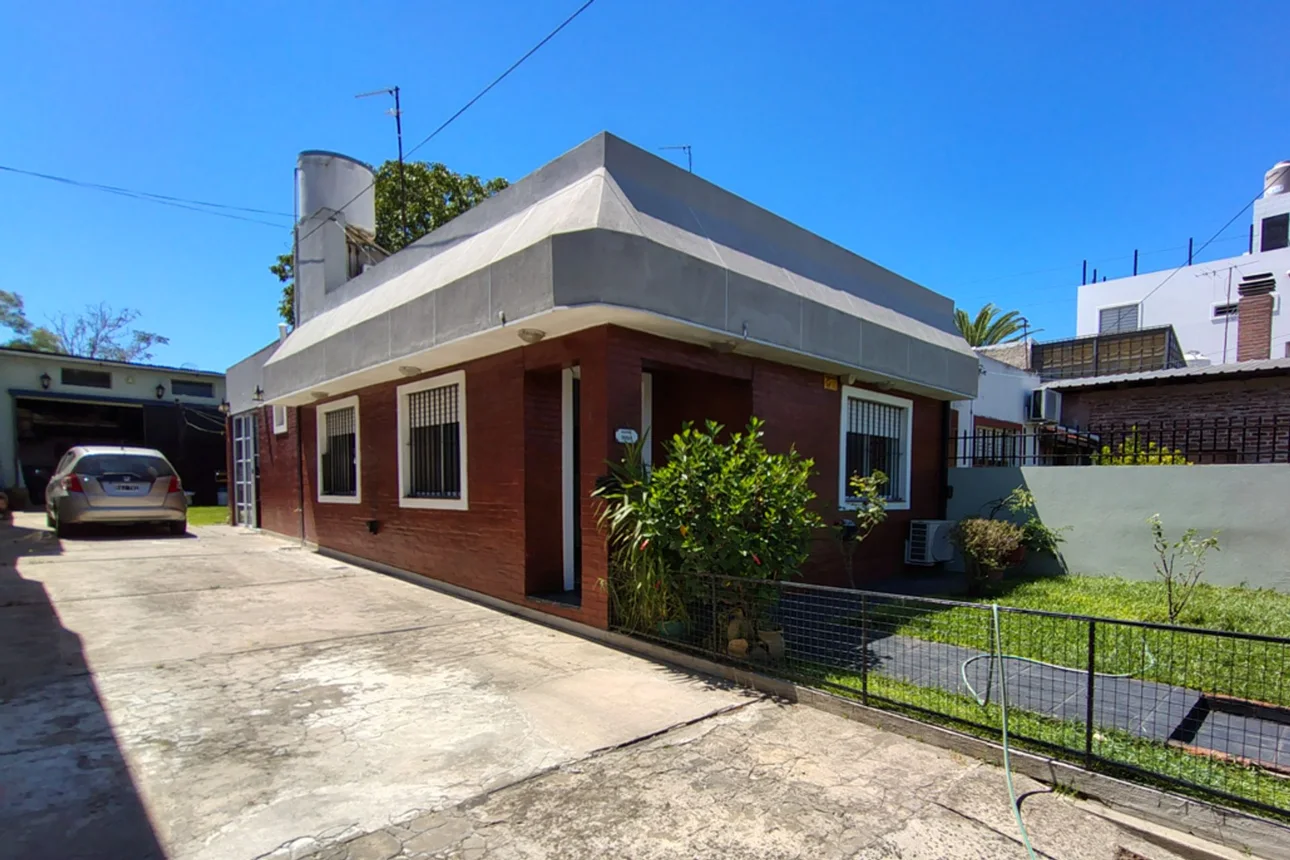 Casa en venta en Isidro Casanova, foto 2