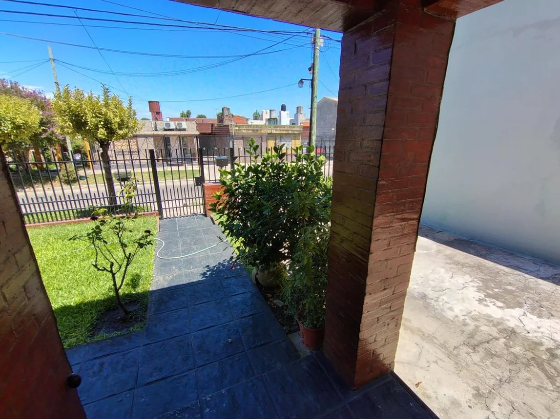 Casa en venta en Isidro Casanova, foto 4
