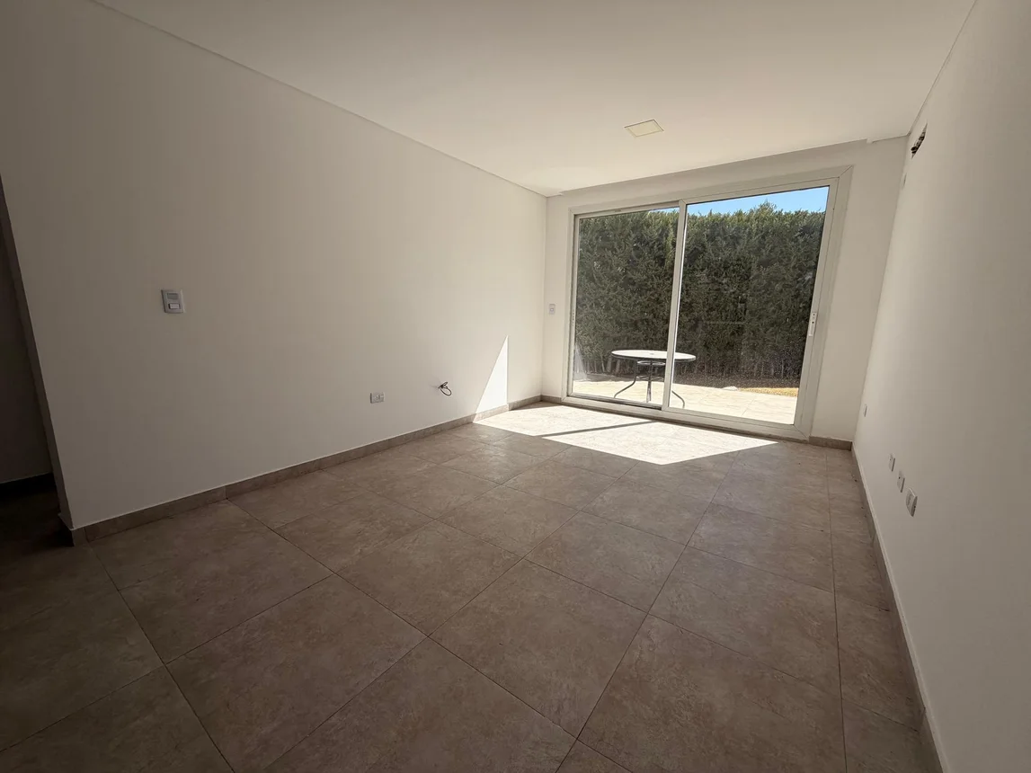 Departamento de 2 ambientes en alquiler en Mendoza, Avenida Champagnat 2000, foto 2