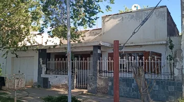Lote  672 M2 y casa antigua en el centro Cutral Co