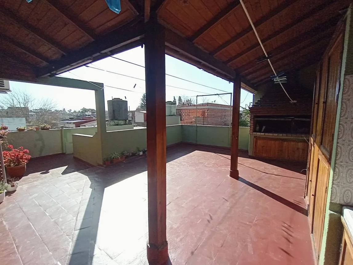 PH de 3 ambientes en venta en Wilde, Caxaraville 6800, foto 4
