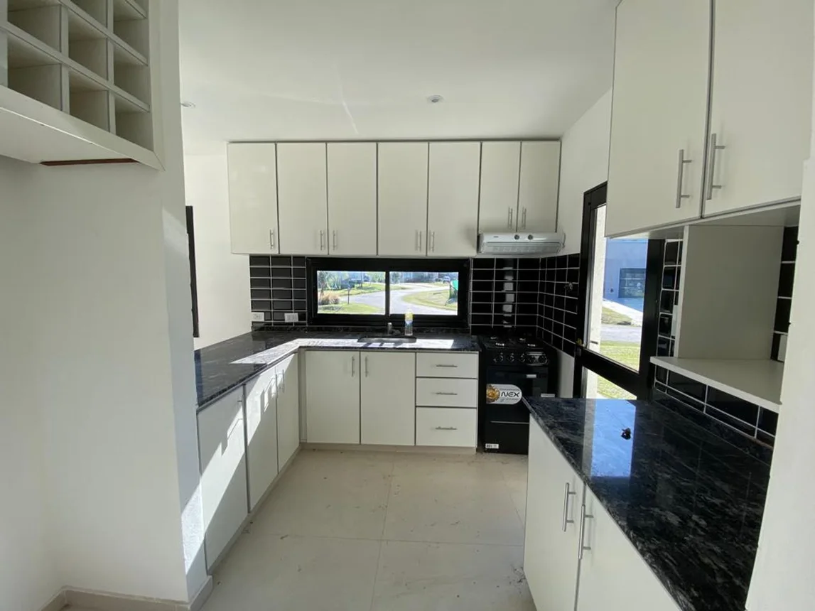 Casa en venta en Pilar, foto 4