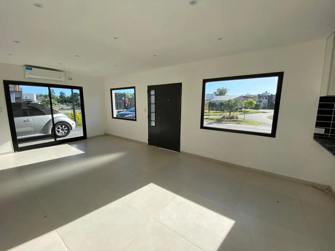 Casa en venta en Pilar, foto 2