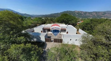 CASA 8 DORMITORIOS - LOZANO