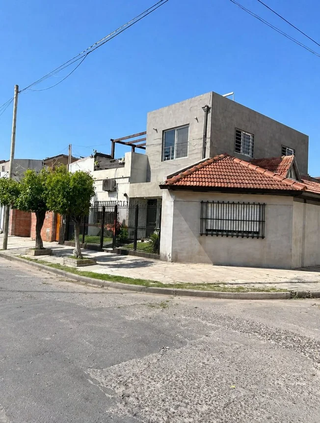 Casa de 4 ambientes en venta en Lomas del Mirador, Virrey Vértiz 4100