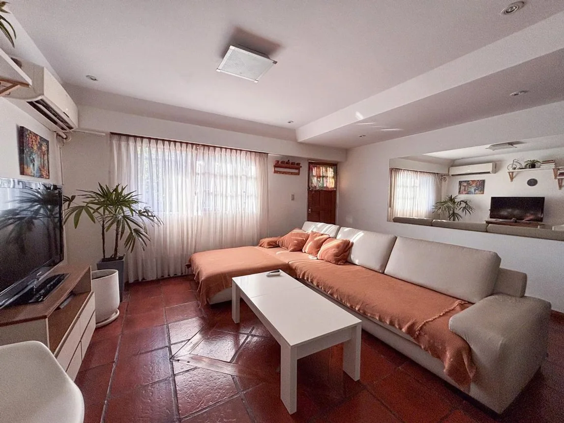 PH de 3 ambientes en venta en Villa Luzuriaga, Cervantes 2200