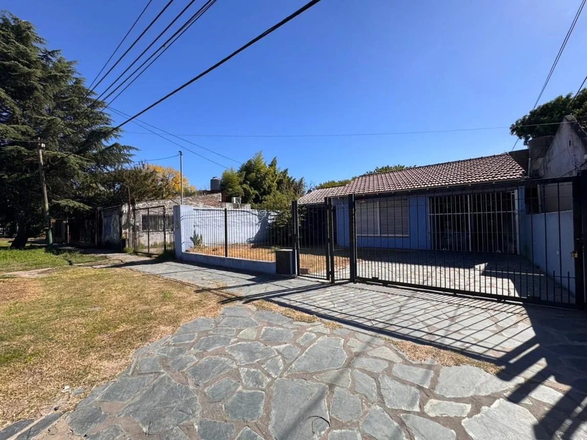 Casa de 4 ambientes en venta en Burzaco, 25 de Mayo 100, foto 2