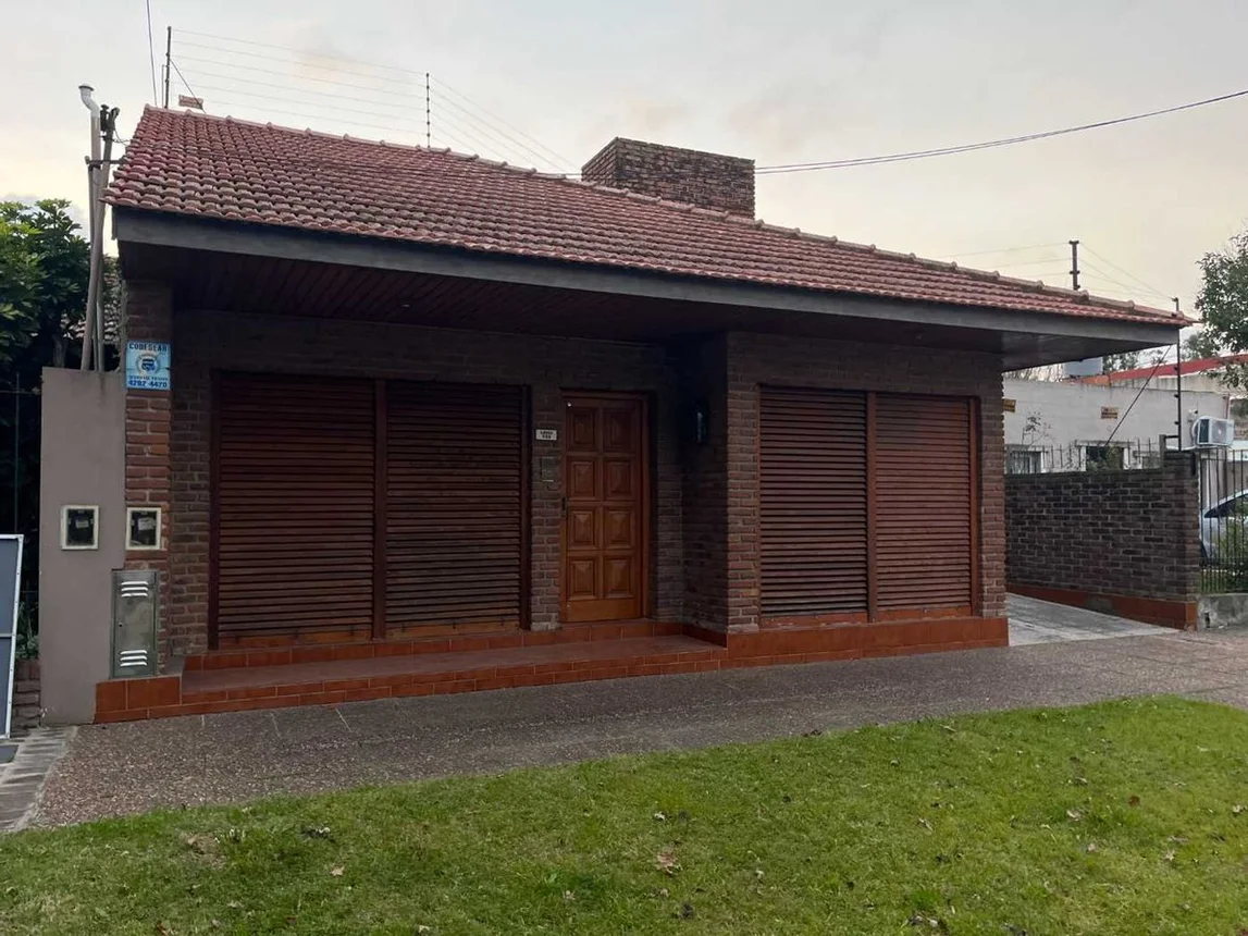 Casa de 4 ambientes en venta en Wilde, Lobos 900, foto 3
