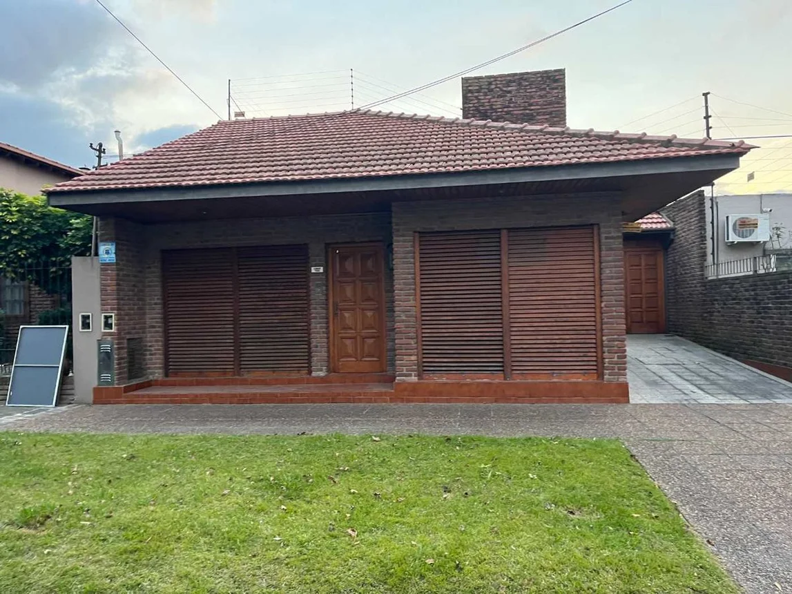 Casa de 4 ambientes en venta en Wilde, Lobos 900, foto 2