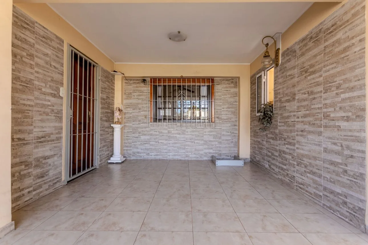 Casa de 5 ambientes en venta en Rafael Calzada, Presidente Juan Domingo Perón 3300