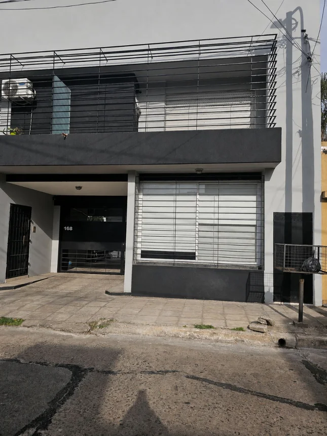 Casa dúplex de 4 ambientes en venta en Villa Sarmiento, Villarino 100