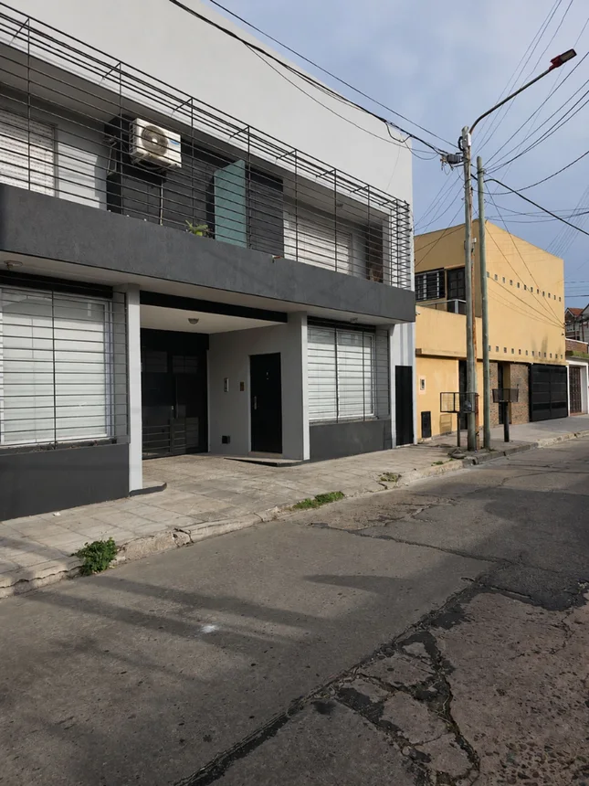 Casa dúplex de 4 ambientes en venta en Villa Sarmiento, Villarino 100, foto 2
