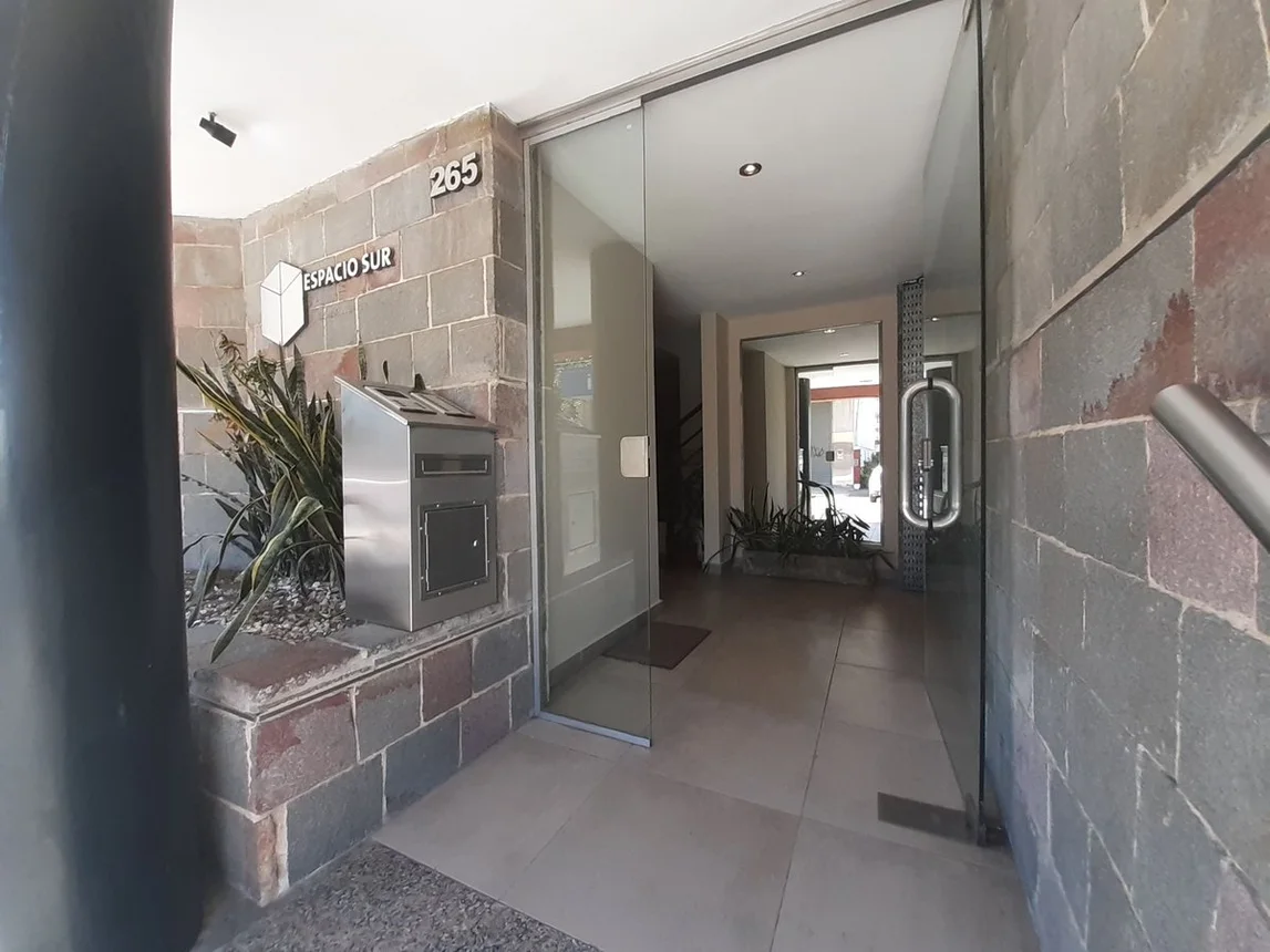 Venta depto 3 ambientes - fcio varela - c/cochera, foto 2