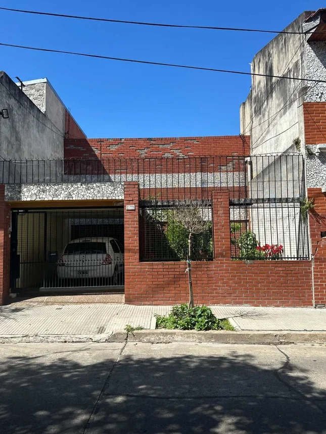Casa de 5 ambientes en venta en Parque Chacabuco, Pasaje Lugo 1100, foto 2